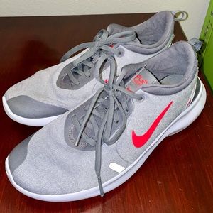 Nike ladies size 9.5 flex experience 8 shoes